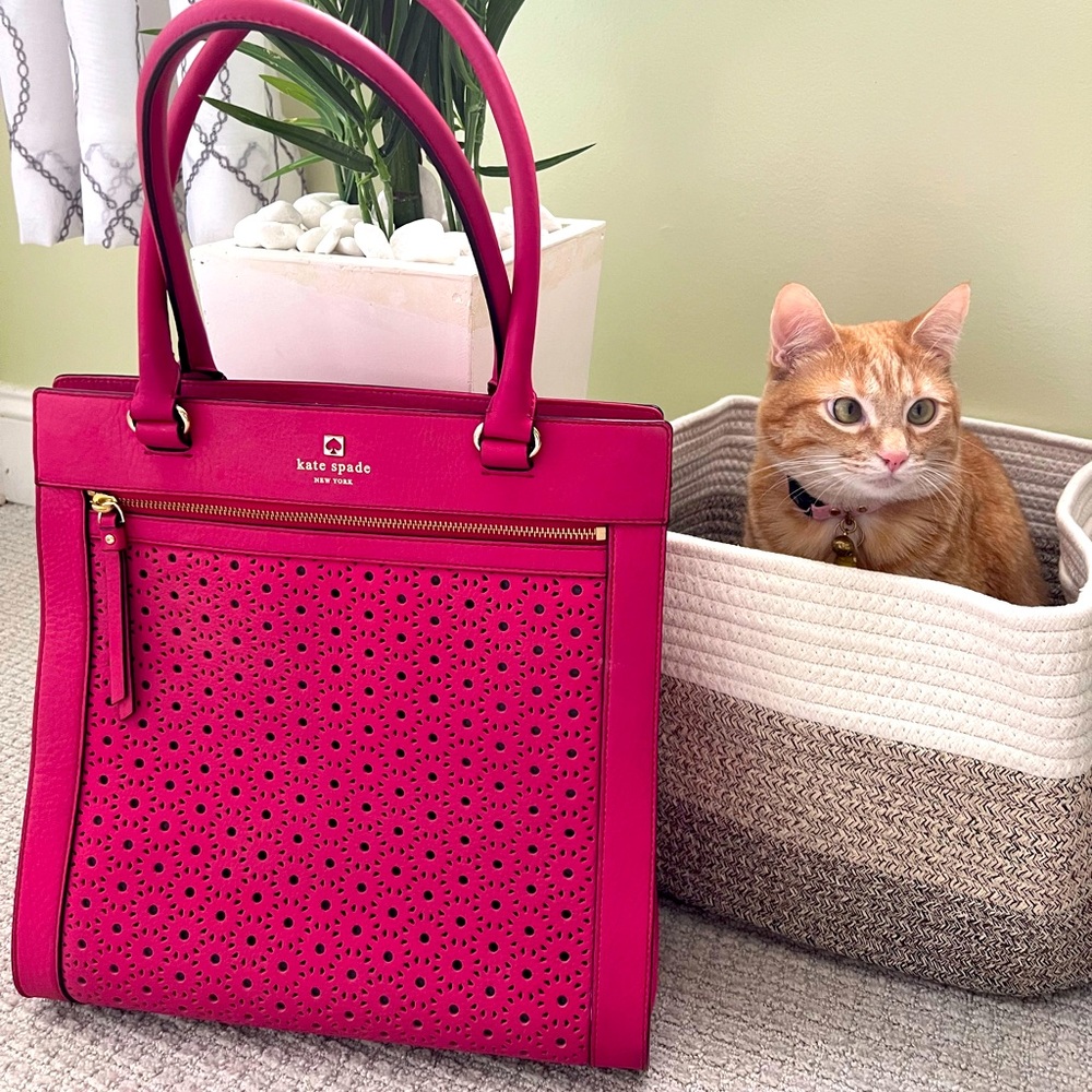 ⭐️Authentic⭐️ Kate Spade ♠️ Leather Pink 👜 Tote! (Cat not included 🥰)